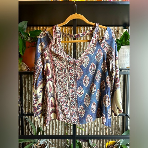 Chaser Tops - Chaser Tapestry Printed Cold Shoulder Boho Bell Sleeve Top - XS